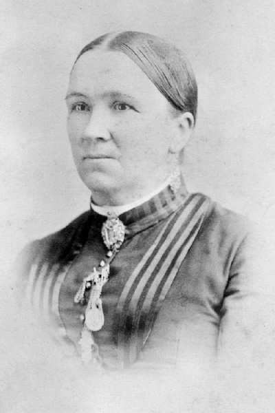 Ellen Lyons: About 1900