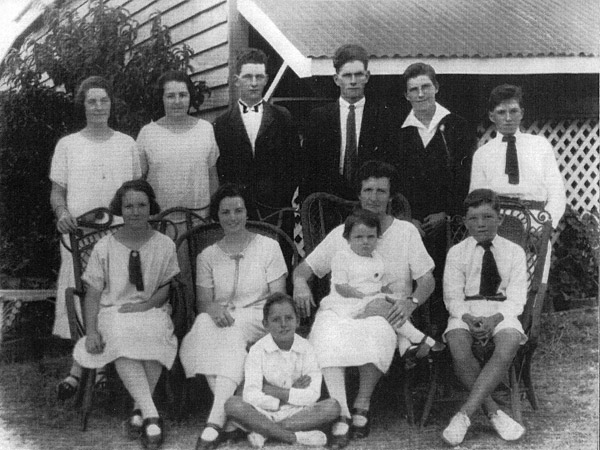 Sons and daughters of John James Lyons and Lois Annie Webster