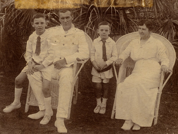 Roberts family, Kavieng, New Ireland 1916