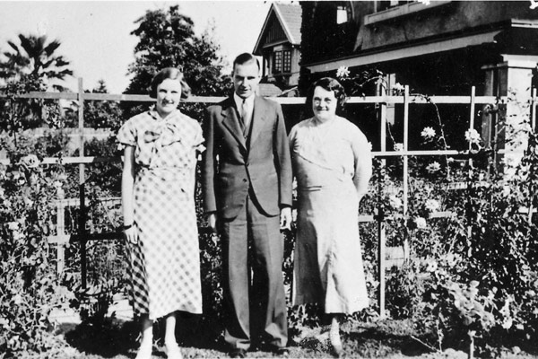 Johanna (Babs) Hart, right, with daughter Anita Hart and son Kevin Hart; c. 1920
