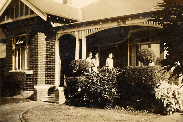 33 The Avenue, Strathfield, NSW: William and Johanna Lyons' home, c.1930?