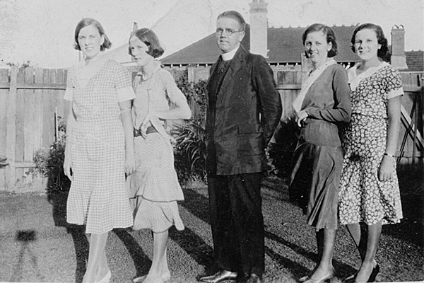 Lyons Family - Florence, Clarice, Frank, Kath, Doris - c 1930