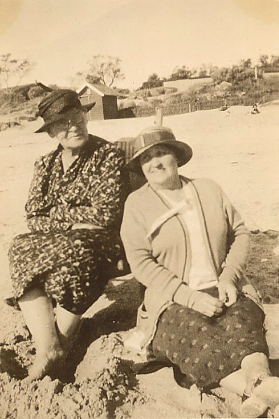 Lucy Hanigan (left) and Ellen Agnes Bowen (nee Lyons)
