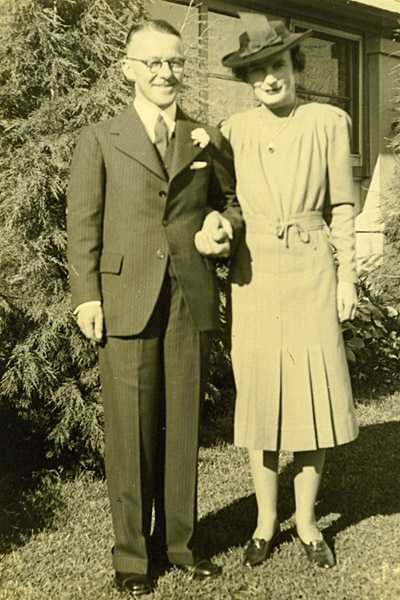 Leo Bowen and Dorothea Hanigan on their wedding day, 1938